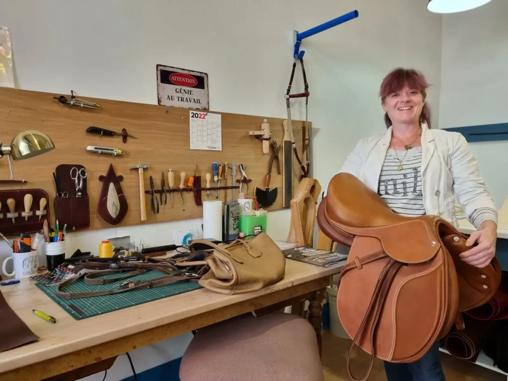 Laura Bernard dans son atelier