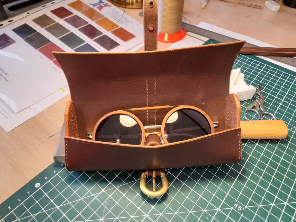 boite à lunette en cuir